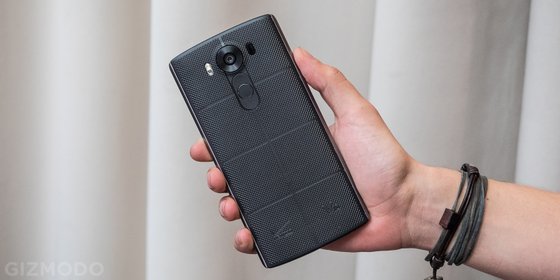 Illustration for article titled LG's V10 Smartphone Is One Big Handful of Weird, But I Kind Of Love It